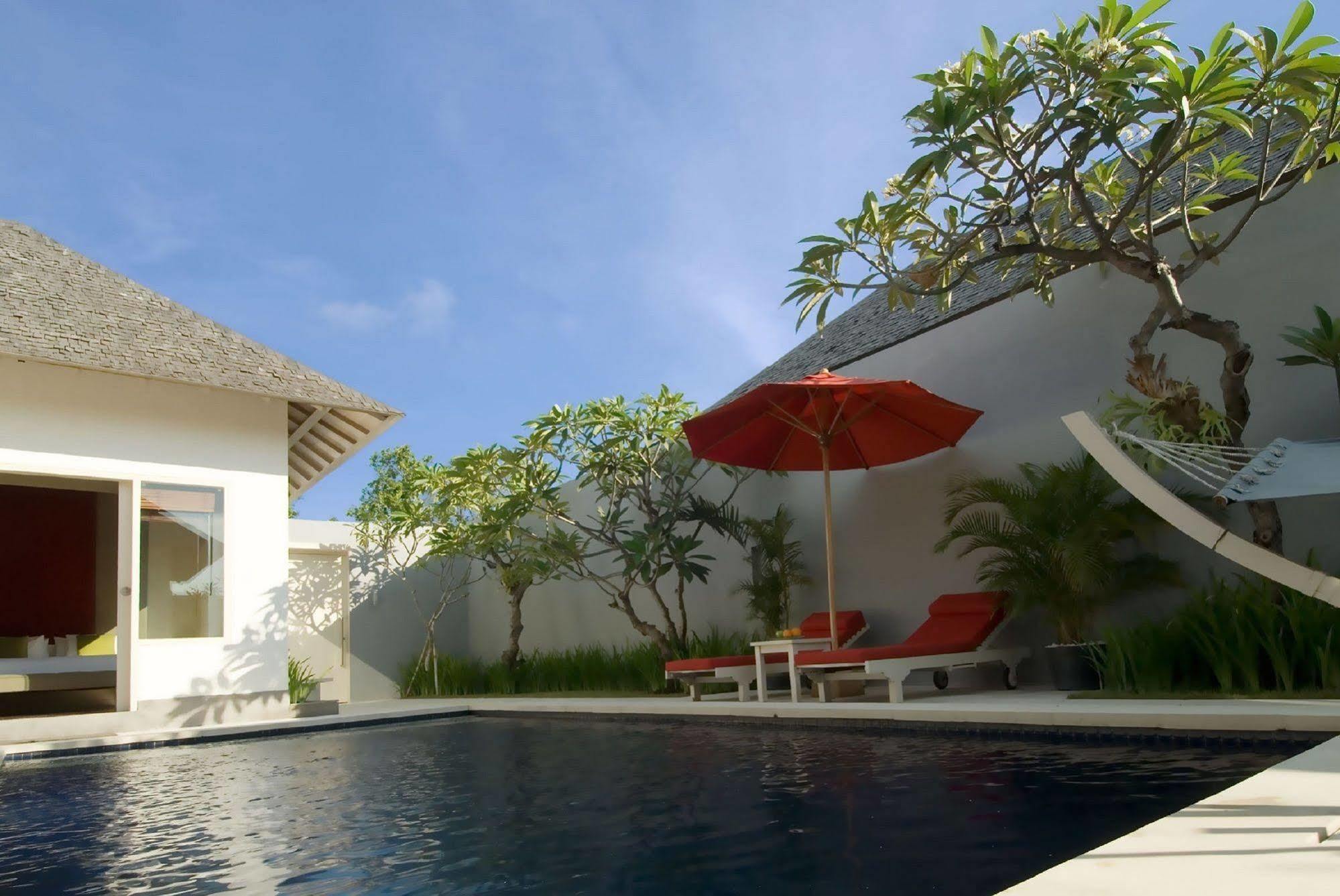 Kamuela Villas Seminyak Экстерьер фото