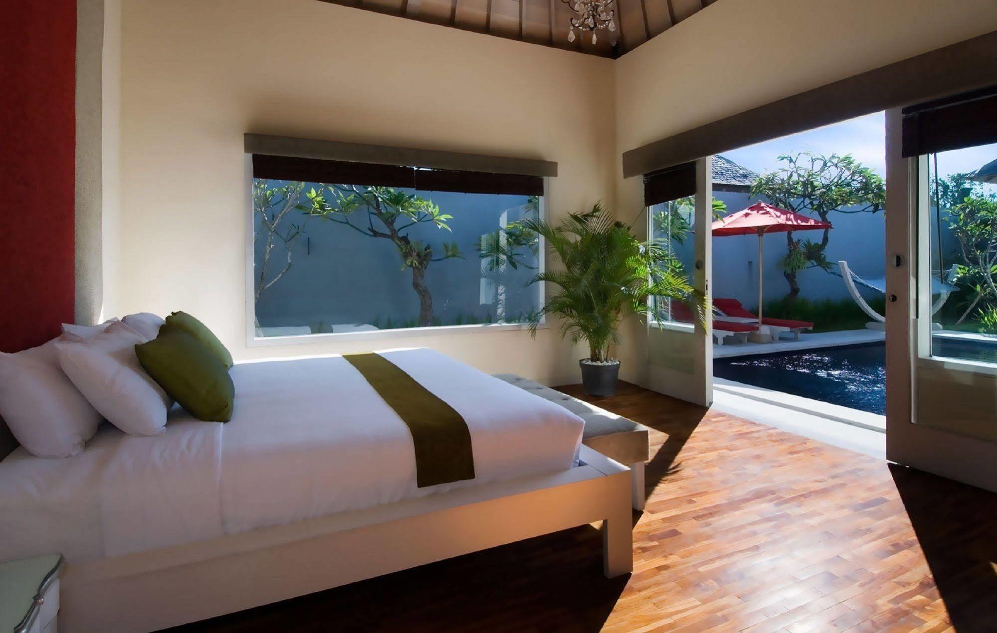 Kamuela Villas Seminyak Экстерьер фото